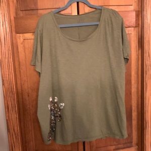 Crown and Ivy mossy green sequined giraffe short sleeve tee.  Size 3X